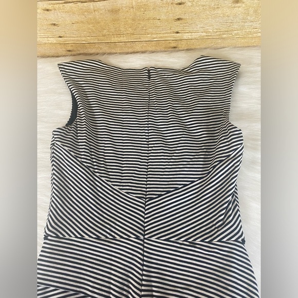 White House Black Market sz 4 Sleeveless Pencil Sheath Dress NO BELT - Picture 5 of 11